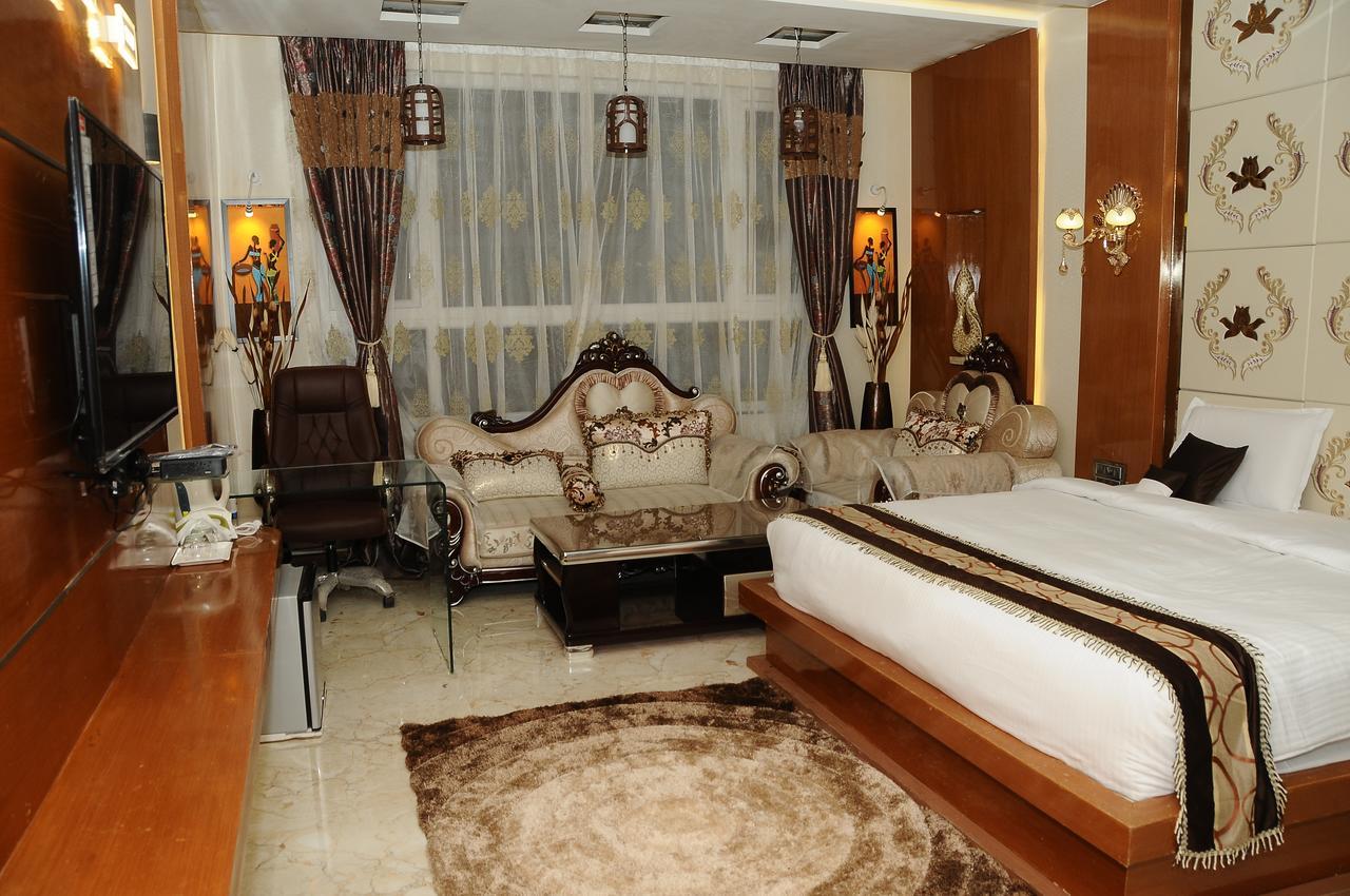 Hotel Rajahamsa Anantapur Buitenkant foto